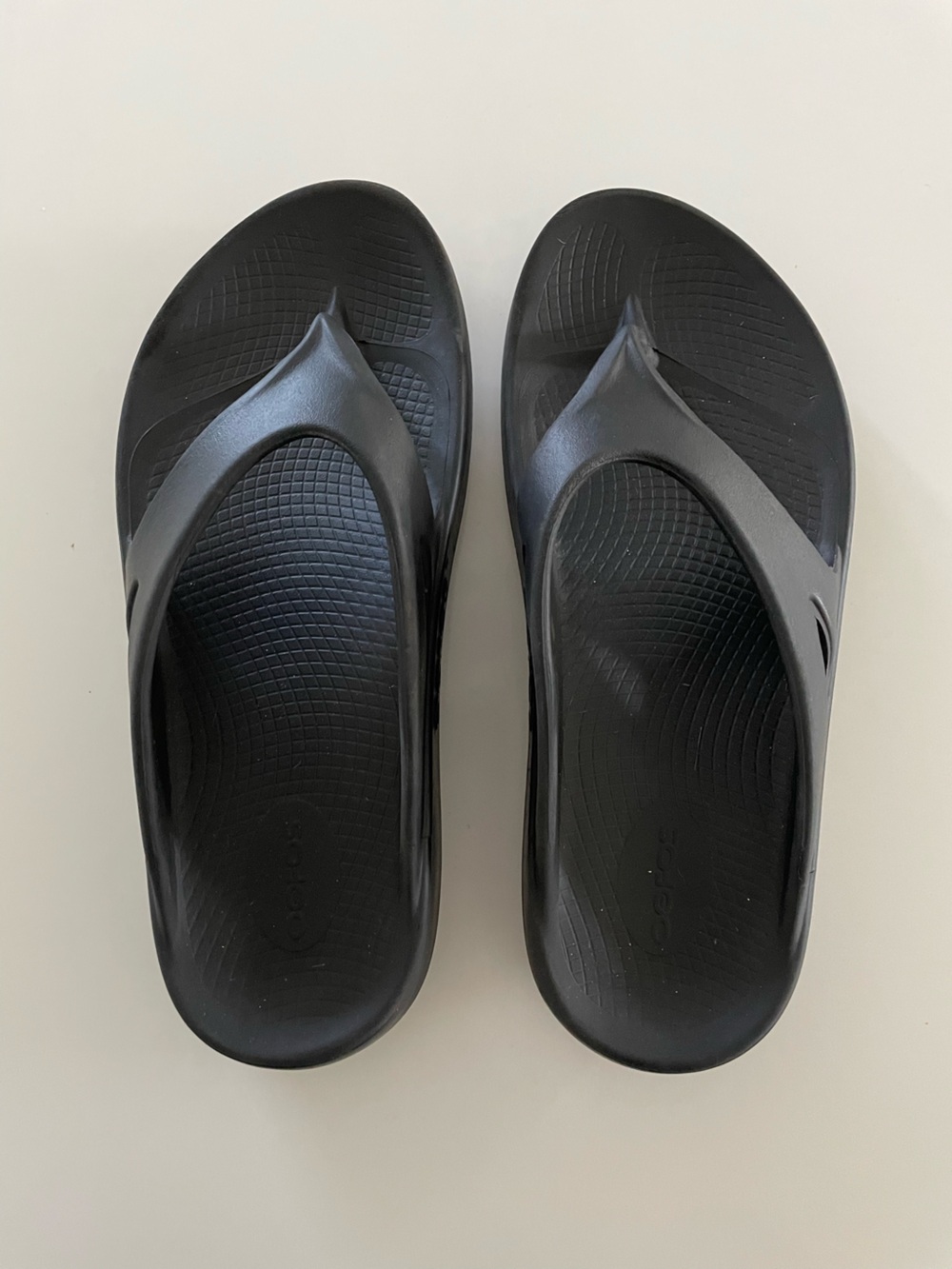 Oofos Black Flip Flop Sandal Women’s Size 11